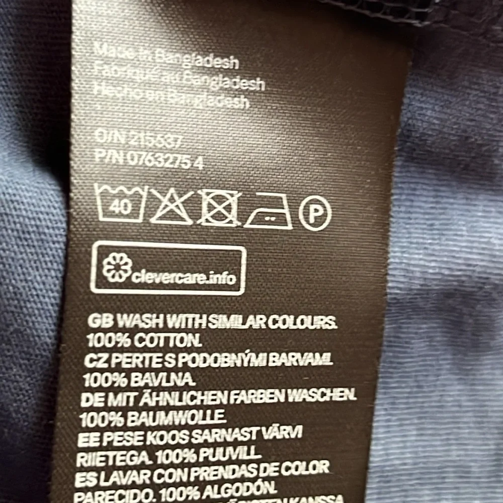 H&M vneck tshirt medium - Picture 5 of 5